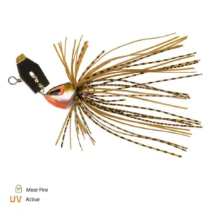 zeck-ba-chatter-rushka-moor-fire.webp Zeck BA Chatter-Rushka Moor Fire mit braun-goldenem Skirt und orange-rotem Kopfakzent